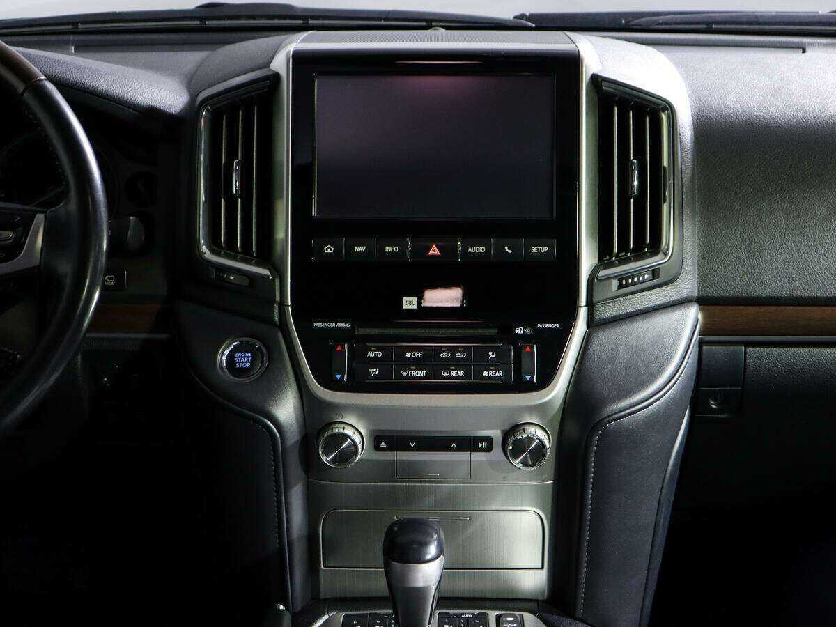 Toyota Land Cruiser с пробегом — 2017 год. Фото: #9