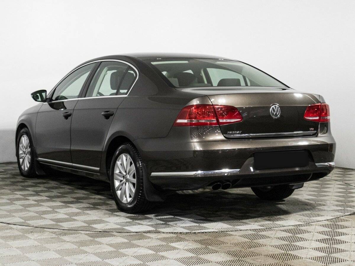 Volkswagen Passat с пробегом — 2011 год. Фото: #6