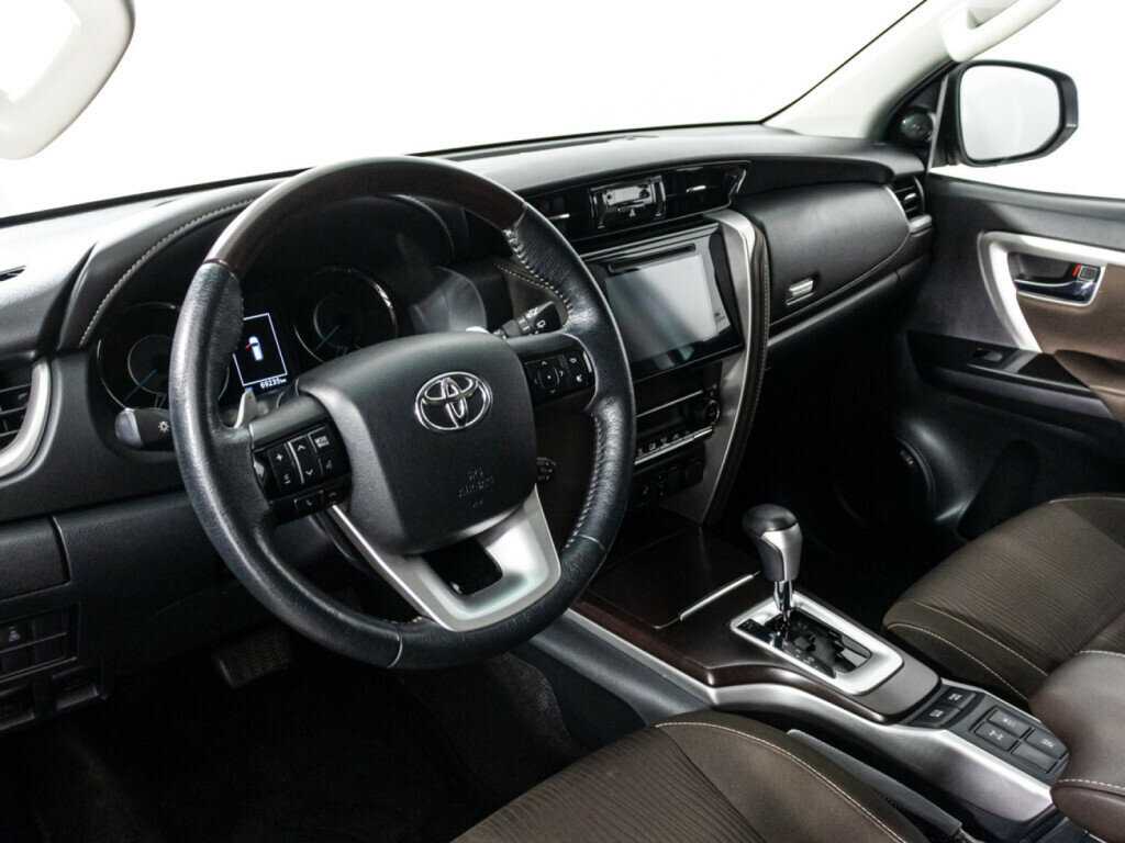 Toyota Fortuner с пробегом — 2019 год. Фото: #8