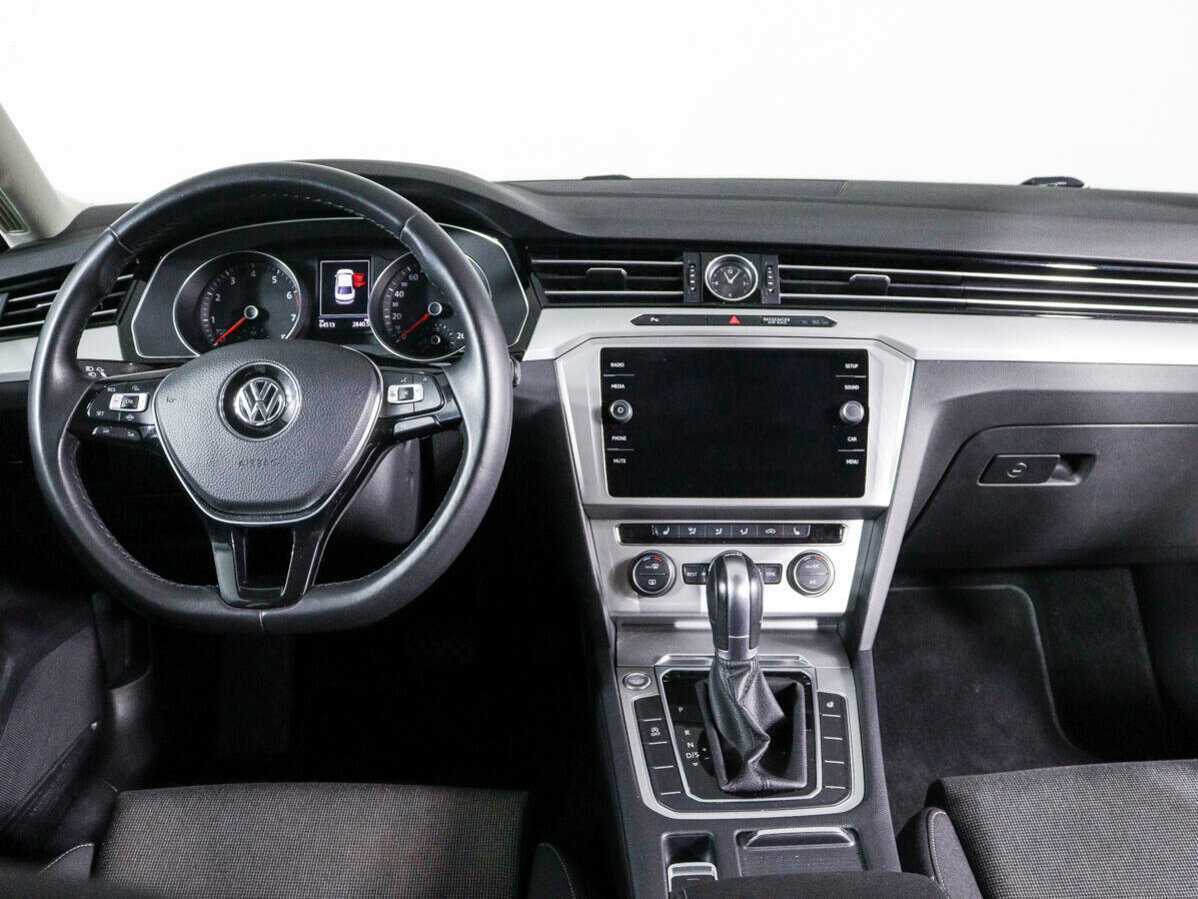 Volkswagen Passat с пробегом — 2019 год. Фото: #9