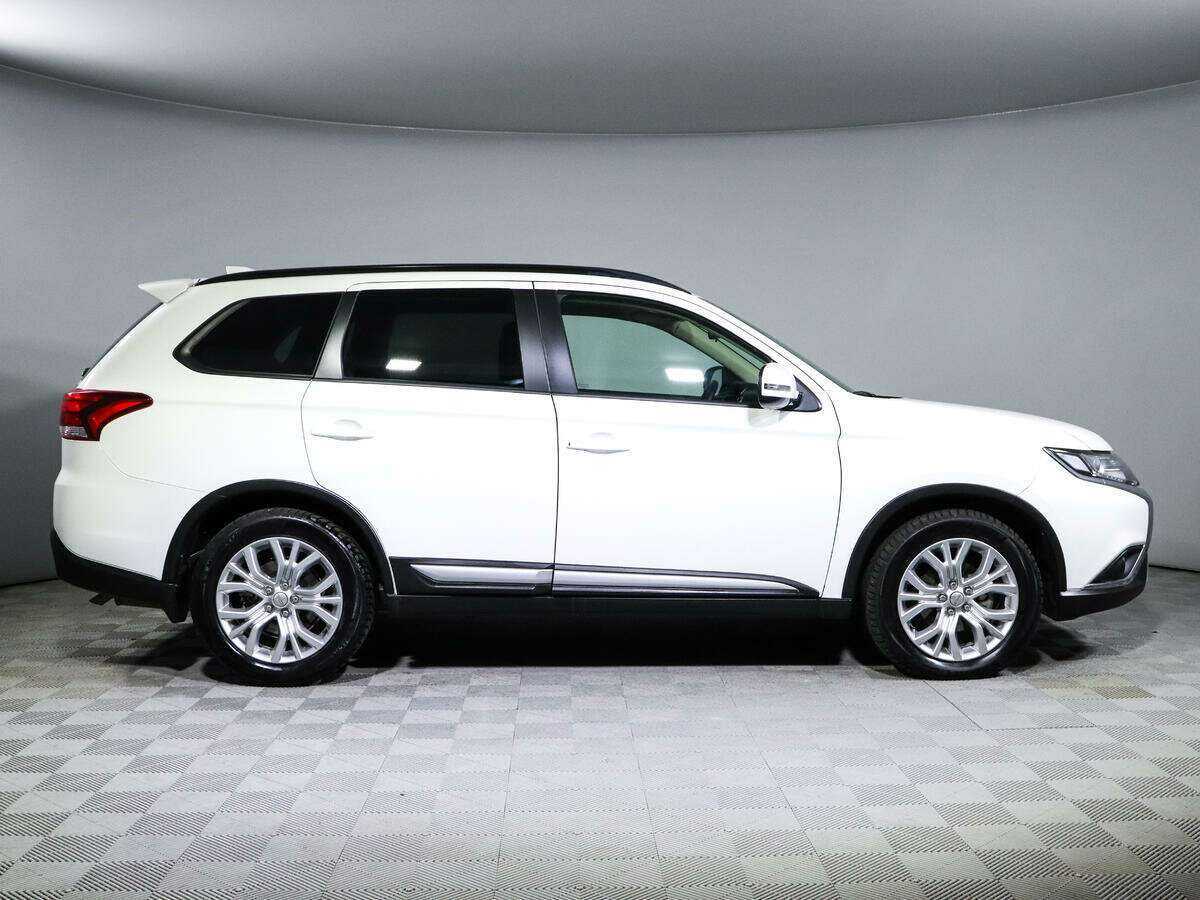 Mitsubishi Outlander с пробегом — 2022 год. Фото: #3