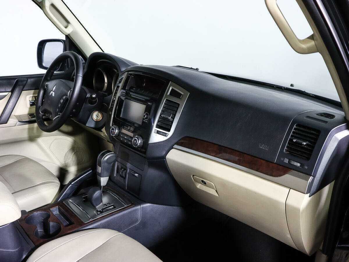 Mitsubishi Pajero с пробегом — 2017 год. Фото: #7