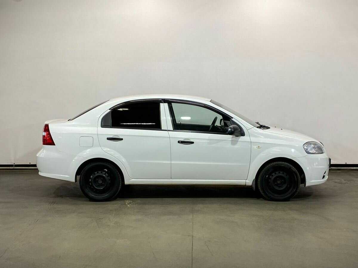 Chevrolet Aveo с пробегом — 2011 год. Фото: #3