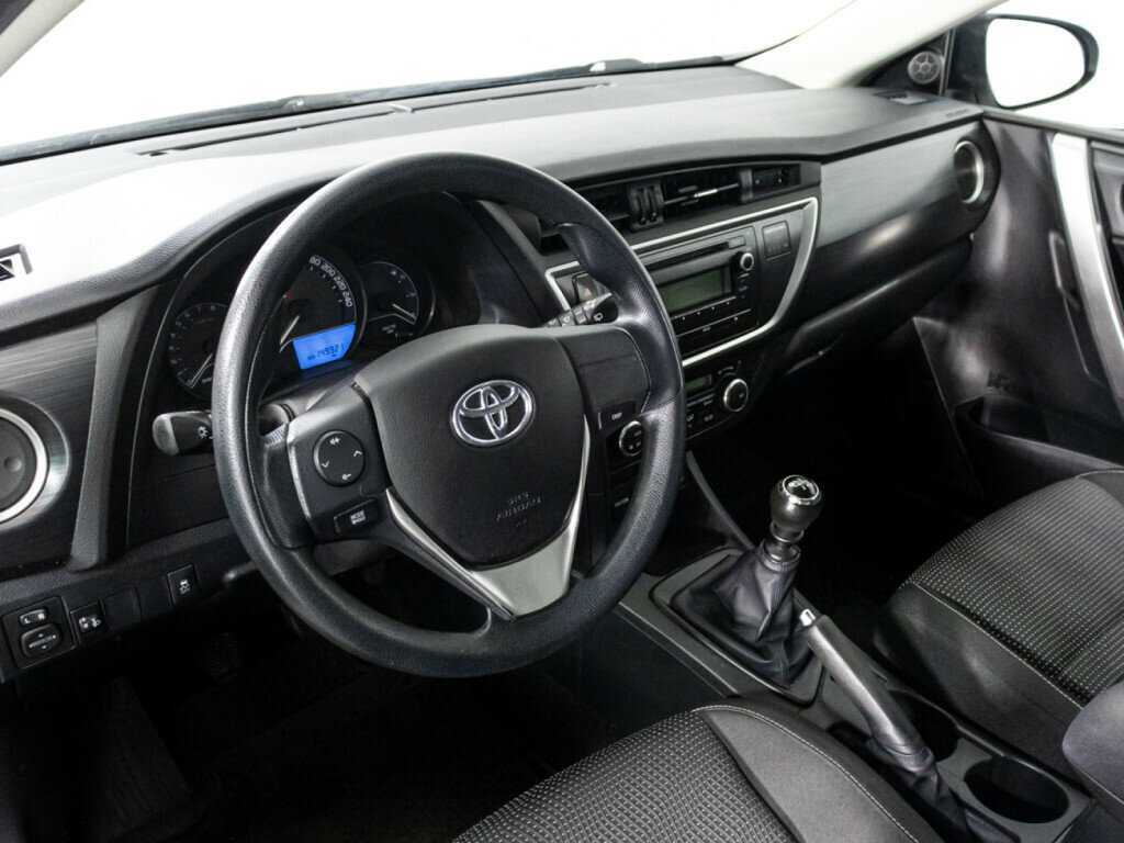 Toyota Auris с пробегом — 2014 год. Фото: #10