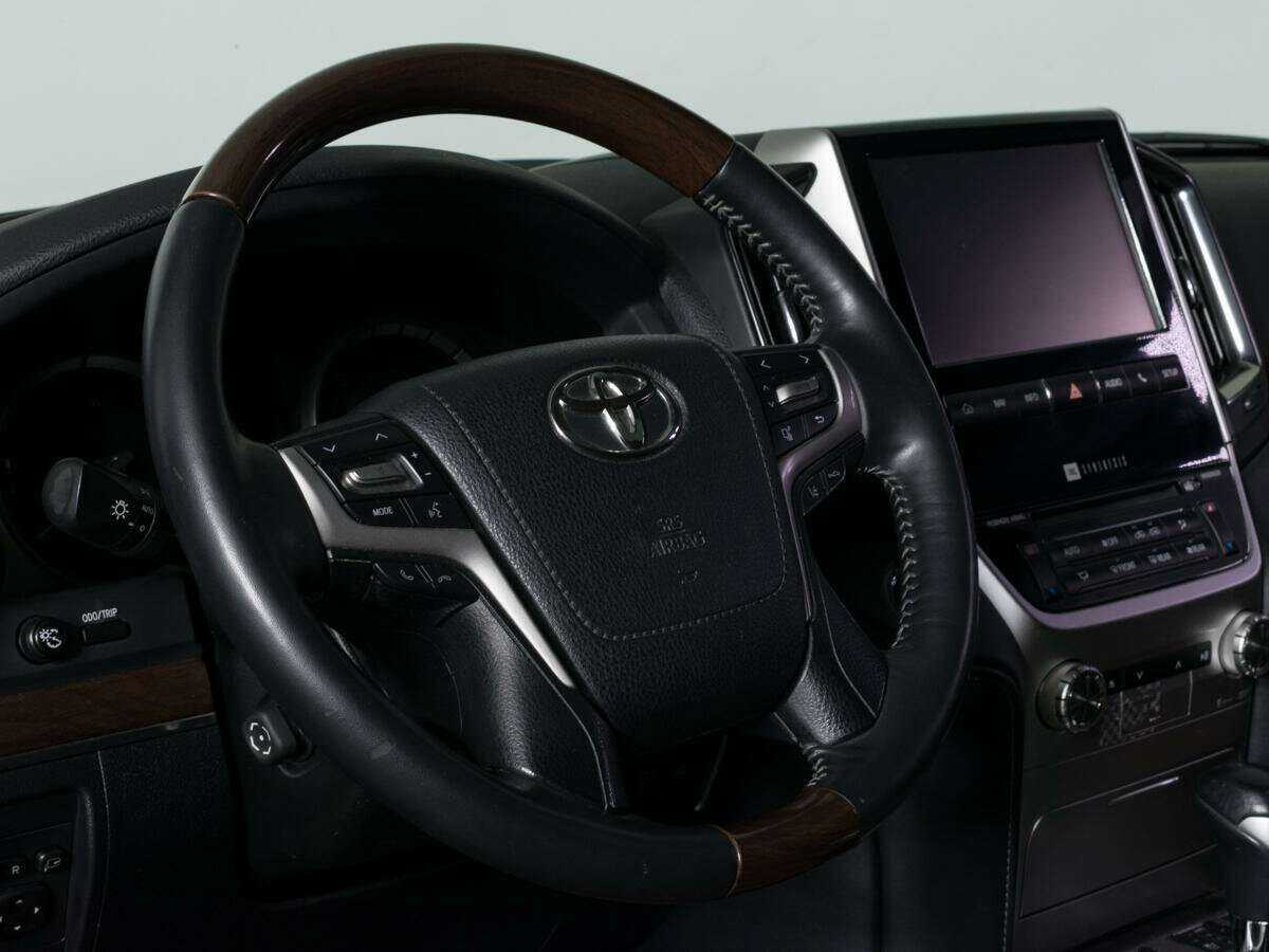 Toyota Land Cruiser с пробегом — 2015 год. Фото: #16