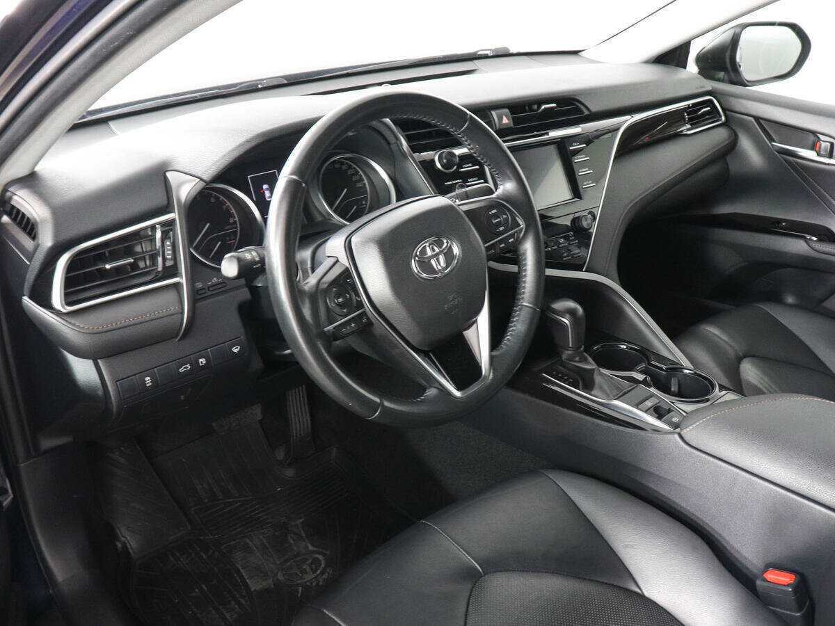 Toyota Camry с пробегом — 2018 год. Фото: #8