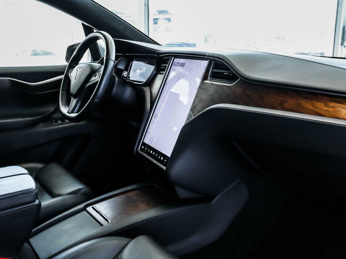 Tesla Model X с пробегом — 2020 год. Фото: #17