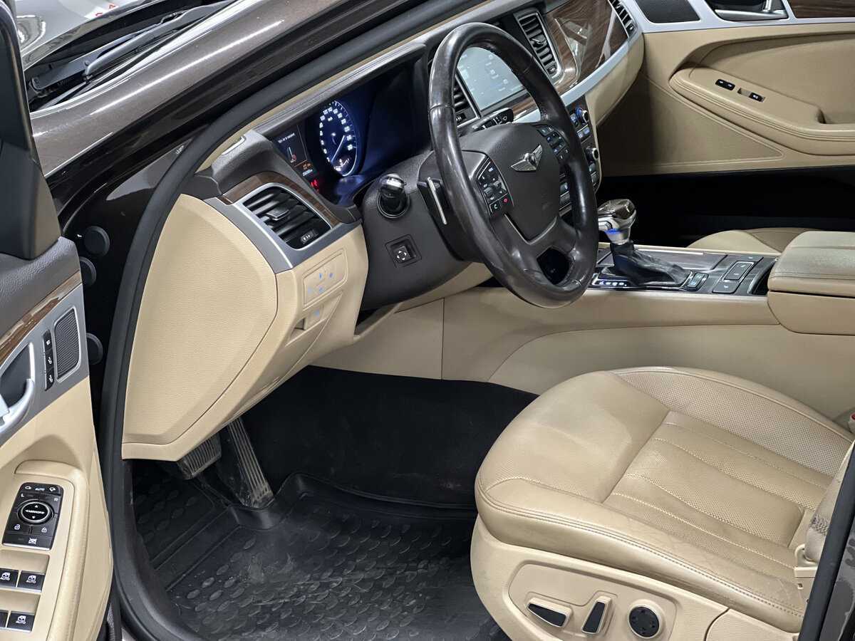 Hyundai Genesis с пробегом — 2014 год. Фото: #14