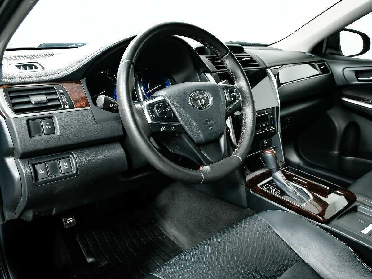 Toyota Camry с пробегом — 2016 год. Фото: #11
