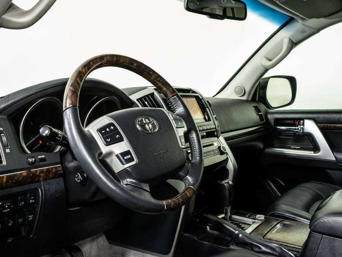 Toyota Land Cruiser с пробегом — 2014 год. Фото: #8