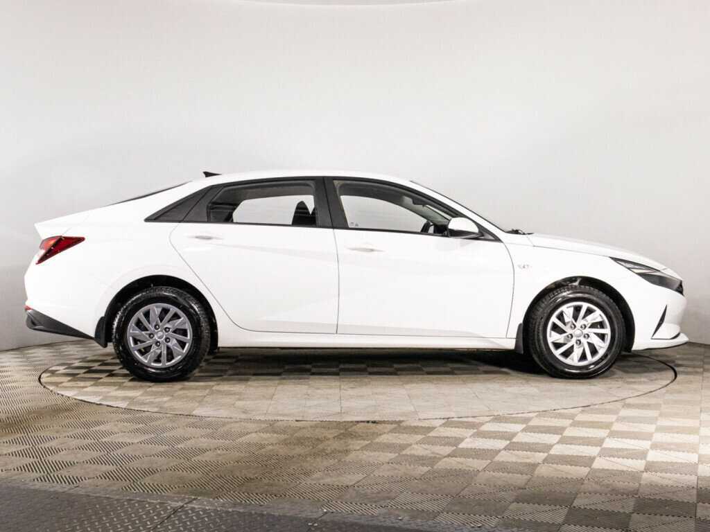 Hyundai Elantra с пробегом — 2021 год. Фото: #3