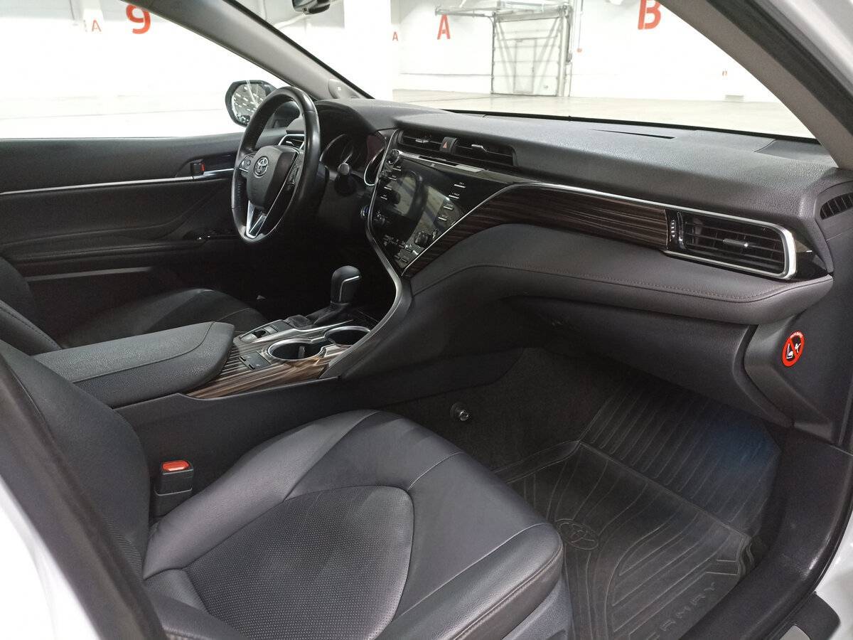 Toyota Camry с пробегом — 2019 год. Фото: #10