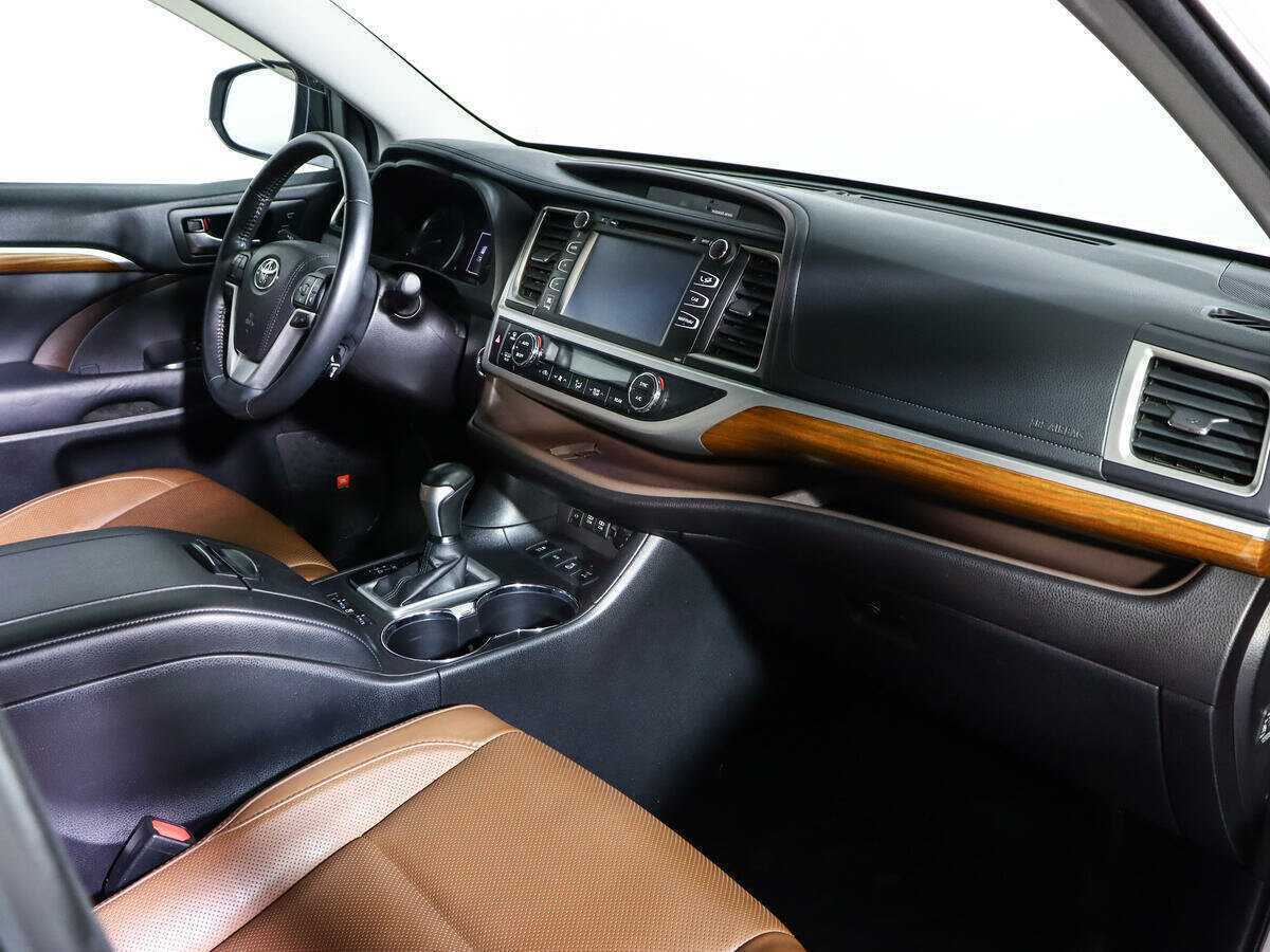 Toyota Highlander с пробегом — 2017 год. Фото: #7