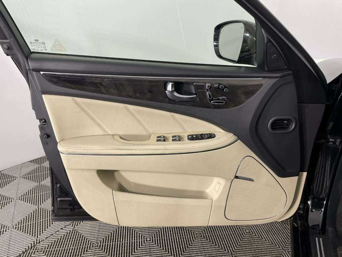 Hyundai Equus с пробегом — 2013 год. Фото: #7