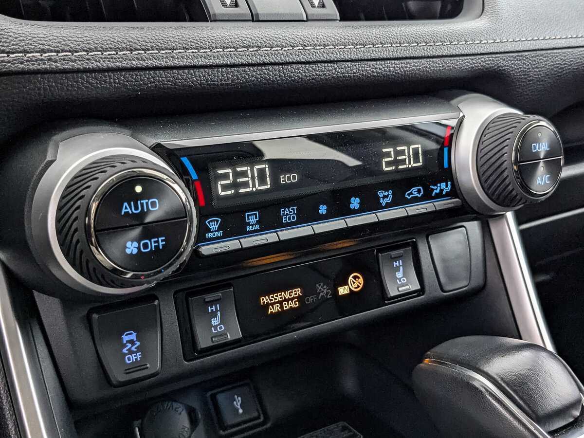 Toyota RAV4 с пробегом — 2021 год. Фото: #16