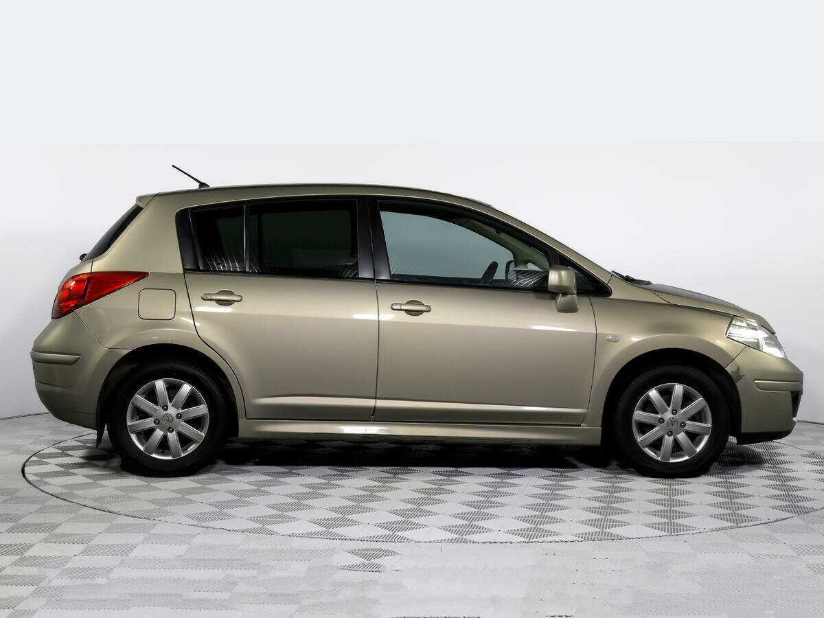 Nissan Tiida с пробегом — 2011 год. Фото: #2