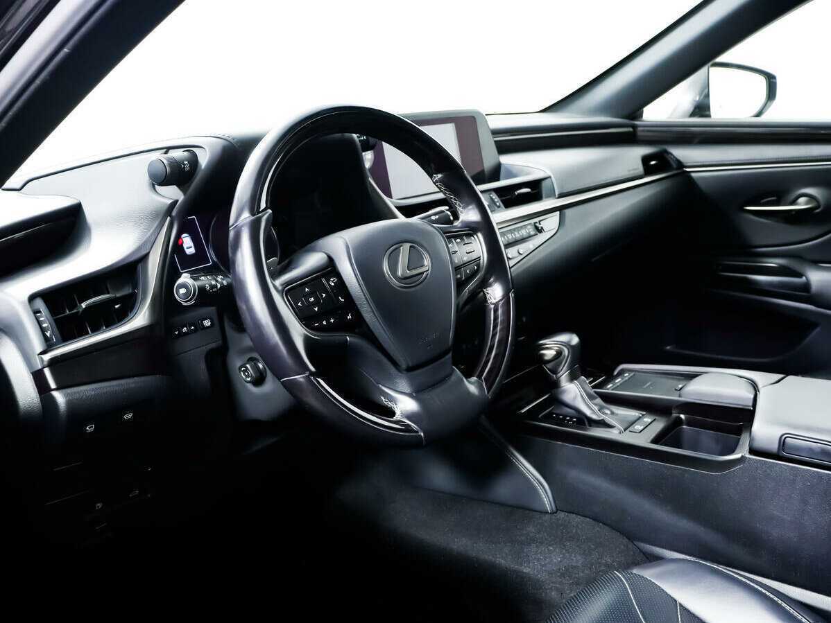 Lexus ES с пробегом — 2020 год. Фото: #12