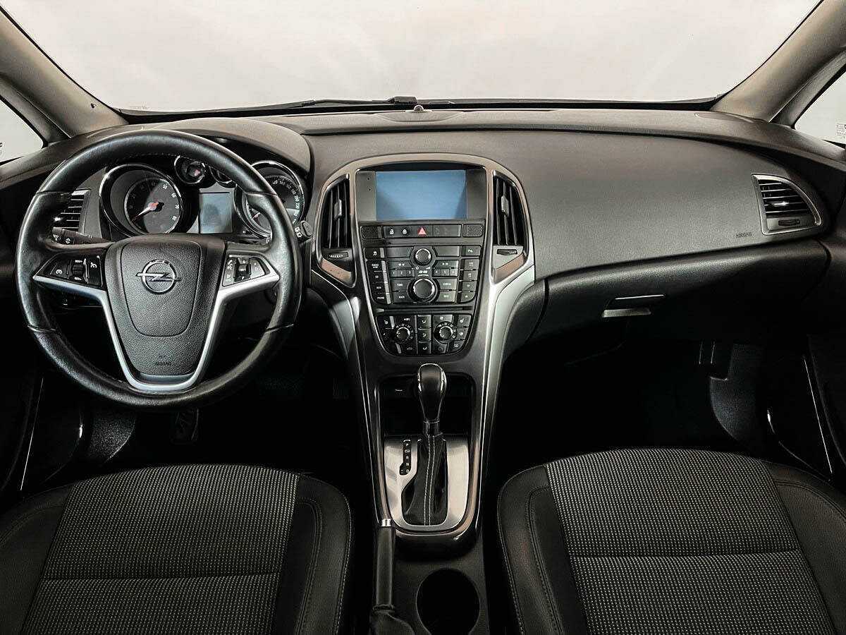 Opel Astra с пробегом — 2011 год. Фото: #9
