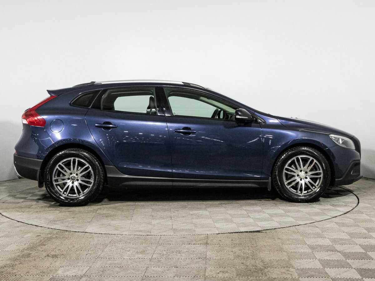 Volvo V40 Cross Country с пробегом — 2014 год. Фото: #3