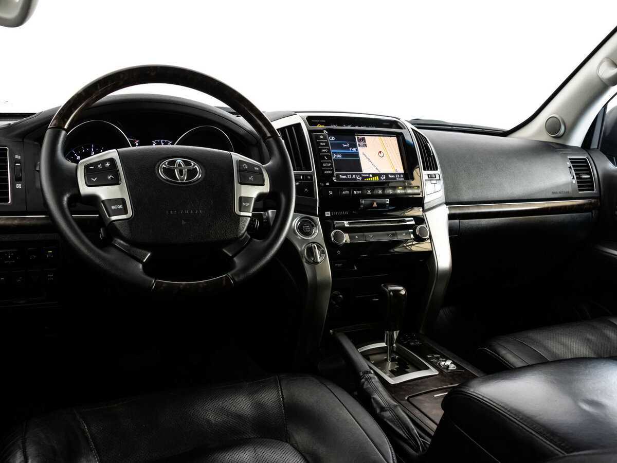 Toyota Land Cruiser с пробегом — 2013 год. Фото: #12