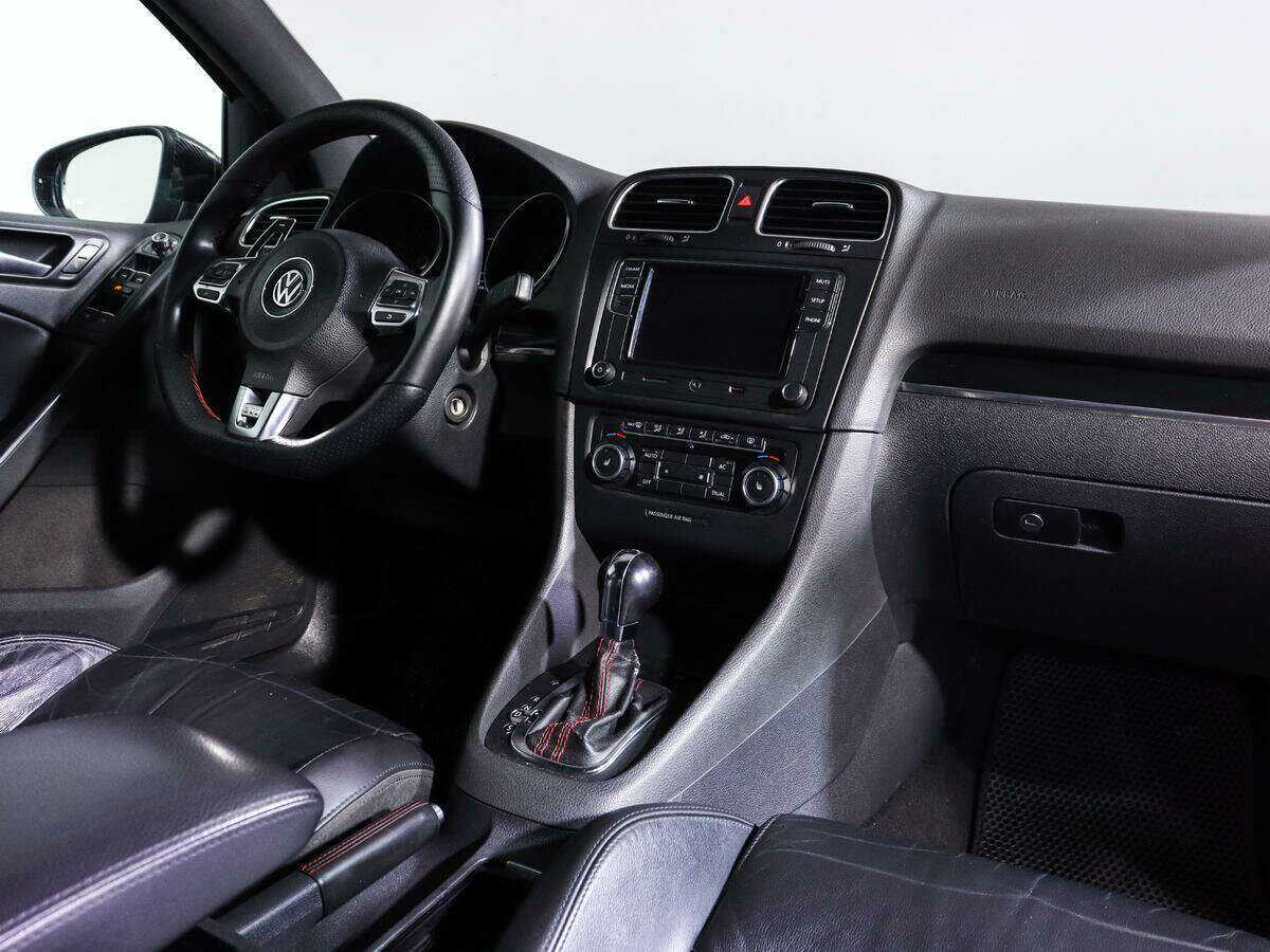 Volkswagen Golf GTI с пробегом — 2009 год. Фото: #5