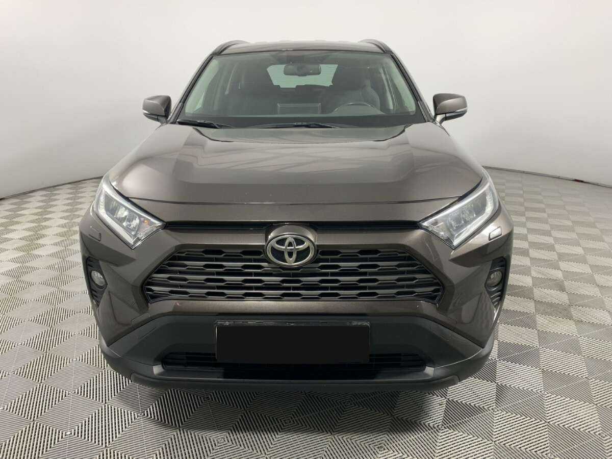 Toyota RAV4 с пробегом — 2021 год. Фото: #1