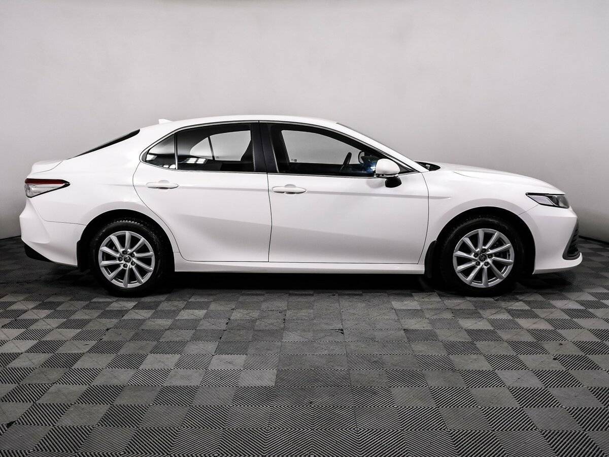 Toyota Camry с пробегом — 2021 год. Фото: #3