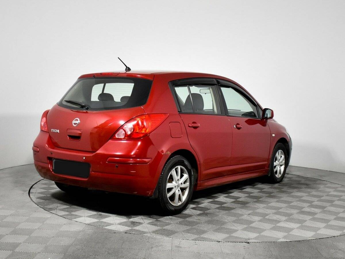 Nissan Tiida с пробегом — 2010 год. Фото: #4
