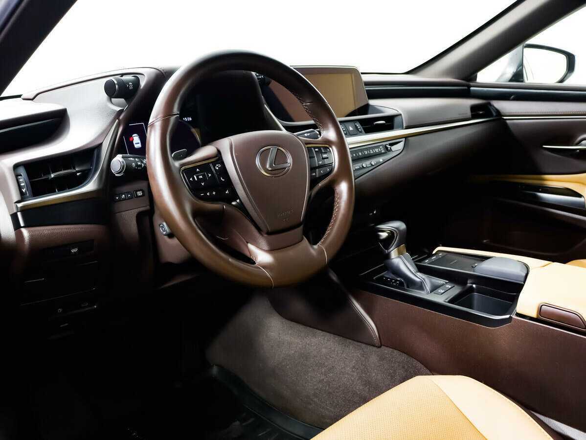 Lexus ES с пробегом — 2021 год. Фото: #12