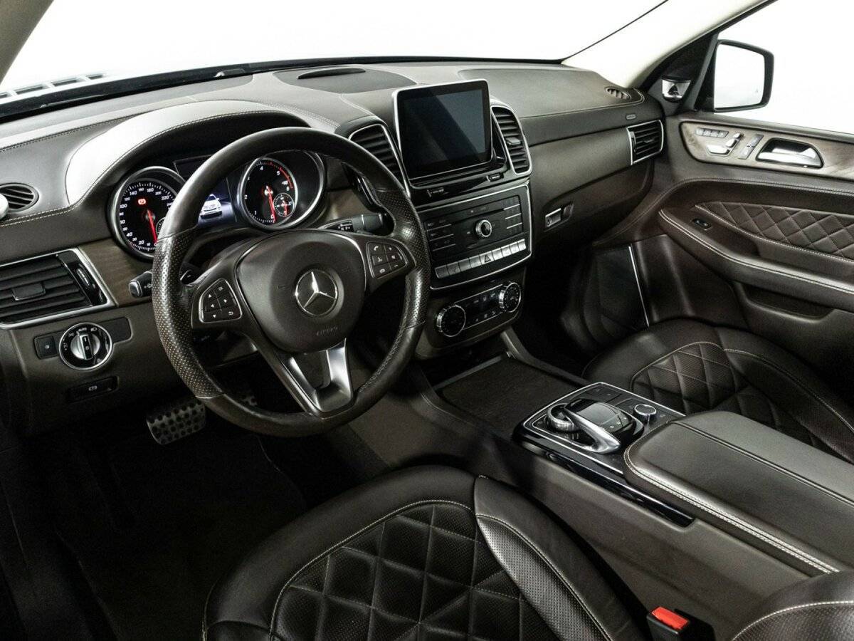 Mercedes-Benz GLE с пробегом — 2015 год. Фото: #10