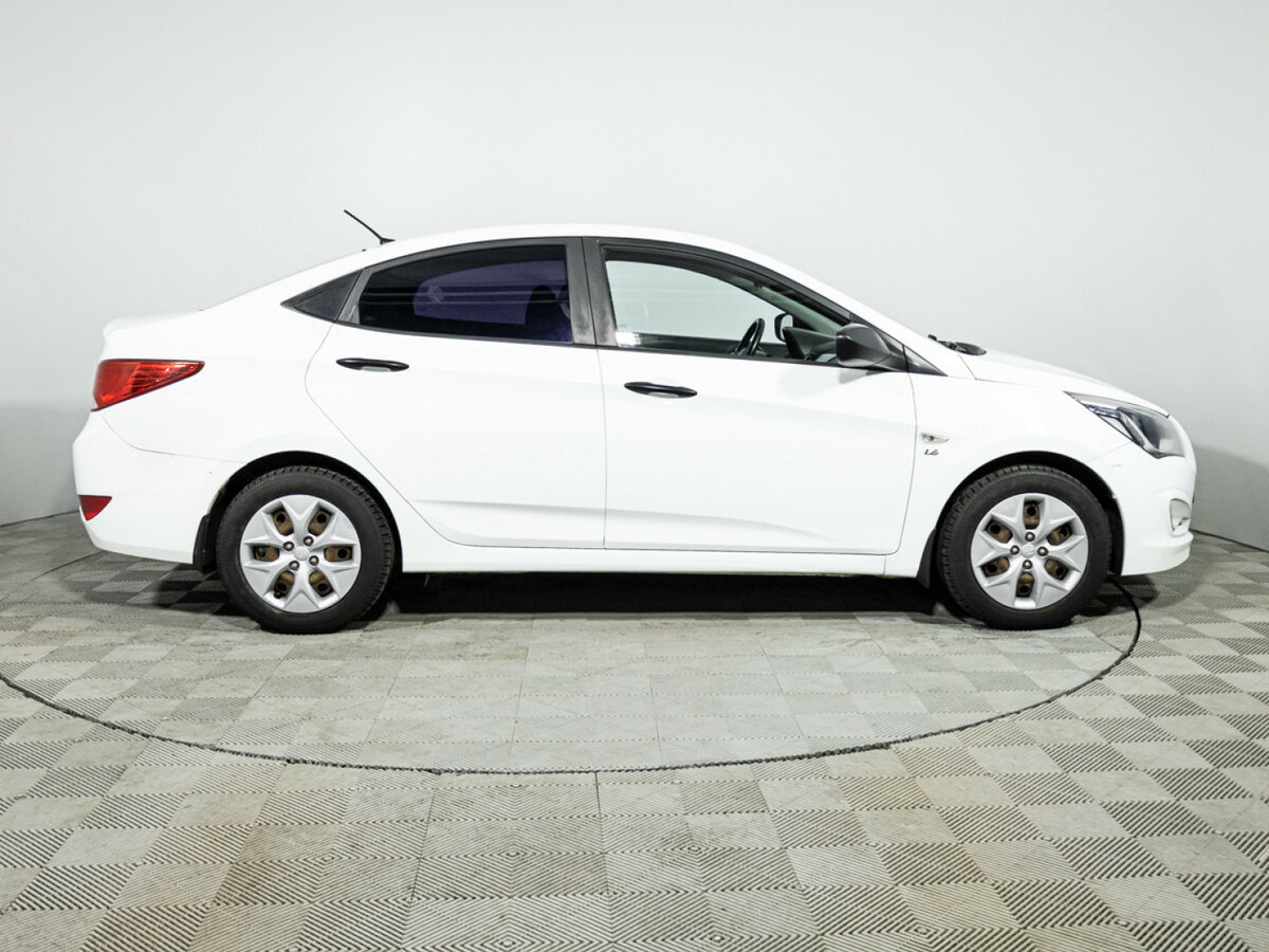 Hyundai Solaris с пробегом — 2015 год. Фото: #3