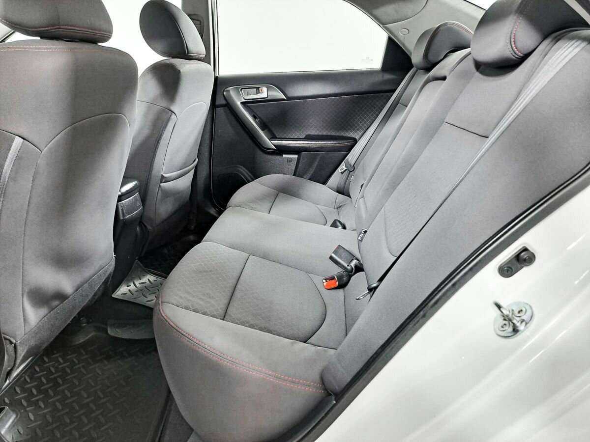 Kia Cerato с пробегом — 2011 год. Фото: #9
