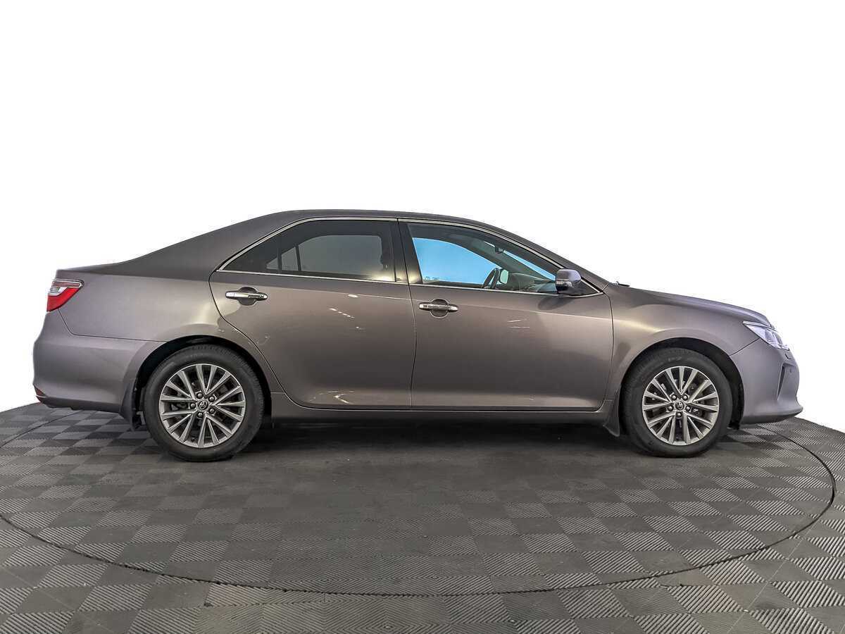 Toyota Camry с пробегом — 2016 год. Фото: #3