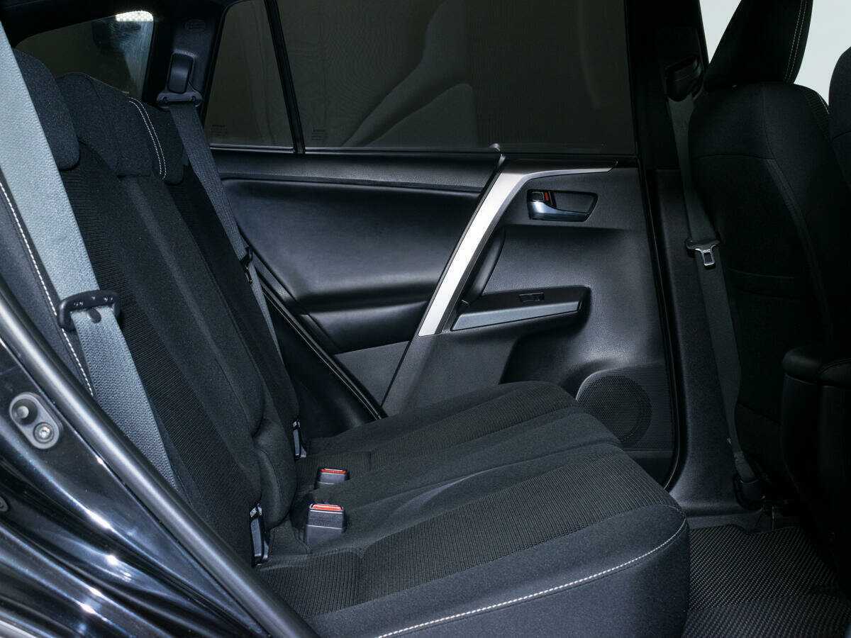 Toyota RAV4 с пробегом — 2019 год. Фото: #11