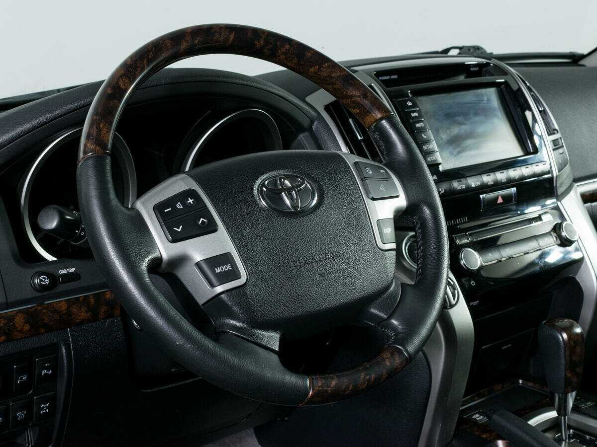 Toyota Land Cruiser с пробегом — 2013 год. Фото: #16
