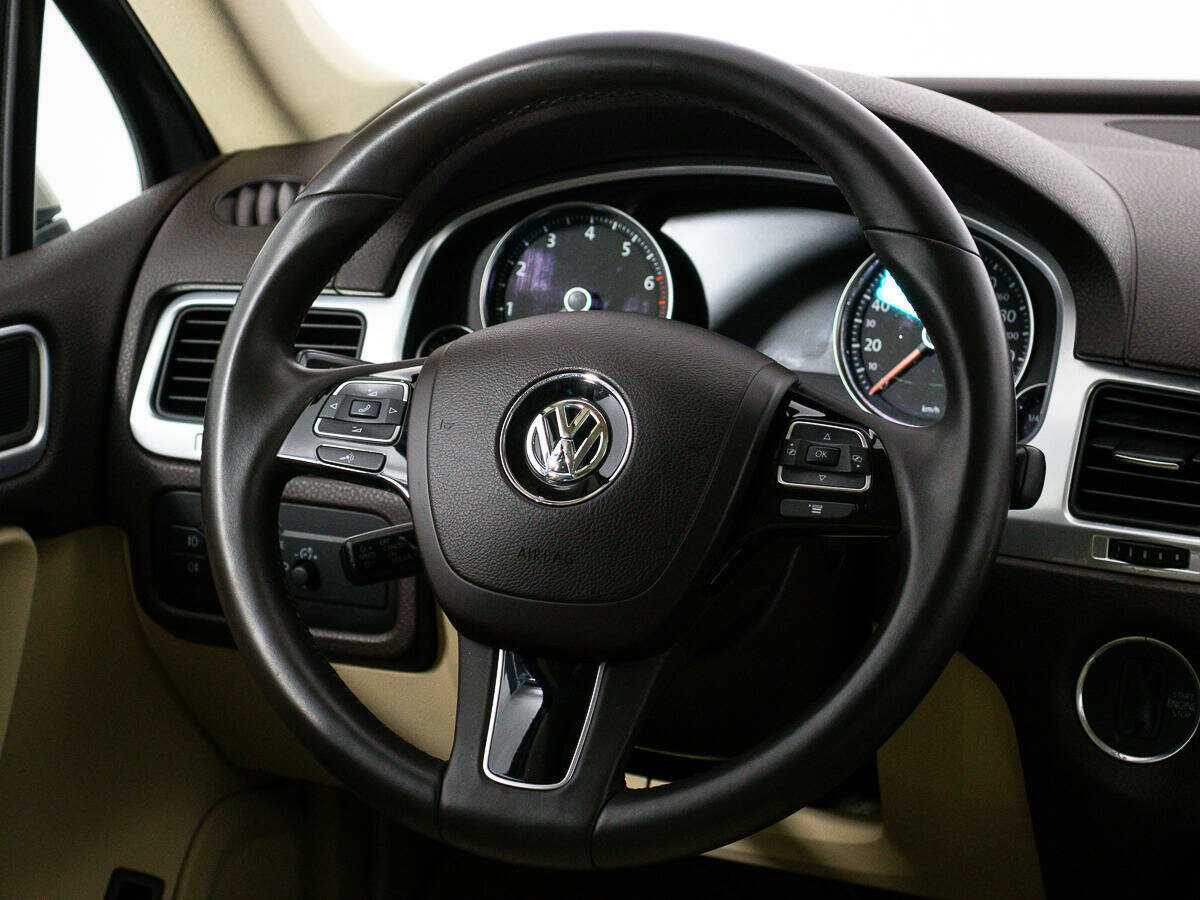 Volkswagen Touareg с пробегом — 2011 год. Фото: #13