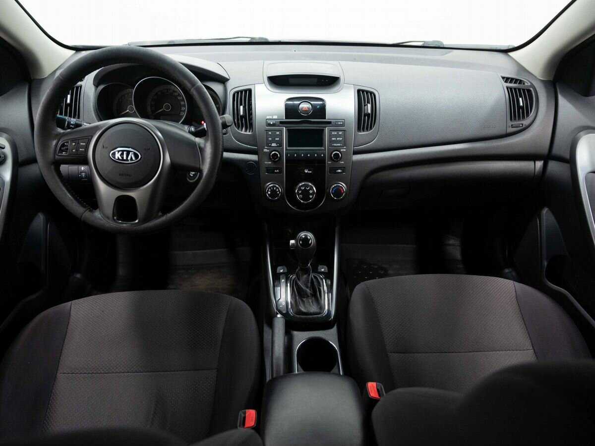 Kia Cerato с пробегом — 2011 год. Фото: #9