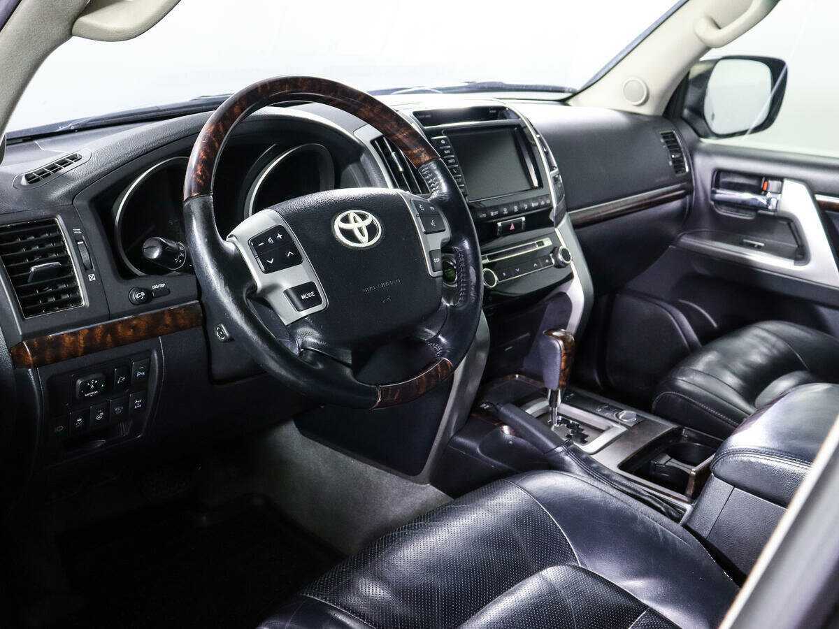 Toyota Land Cruiser с пробегом — 2012 год. Фото: #13