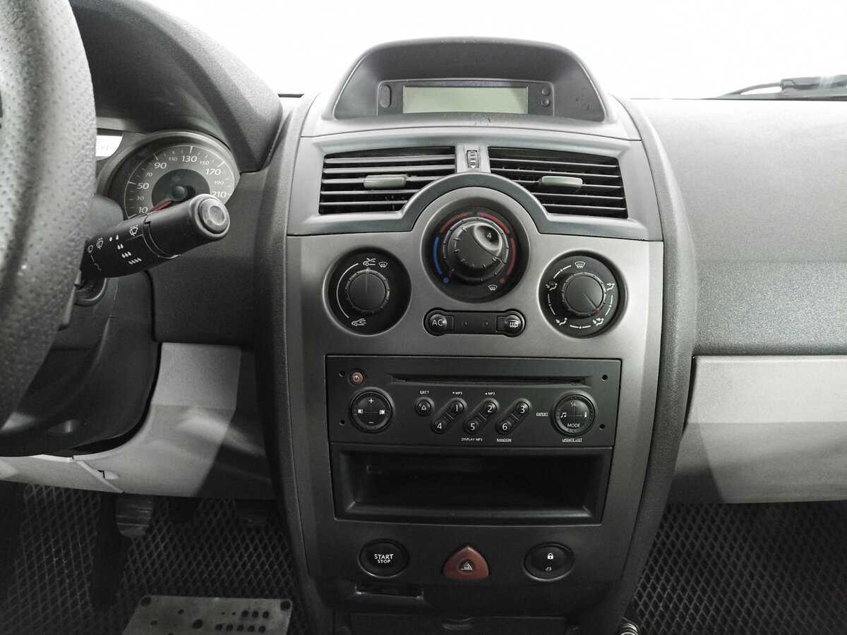 Renault Megane с пробегом — 2006 год. Фото: #12