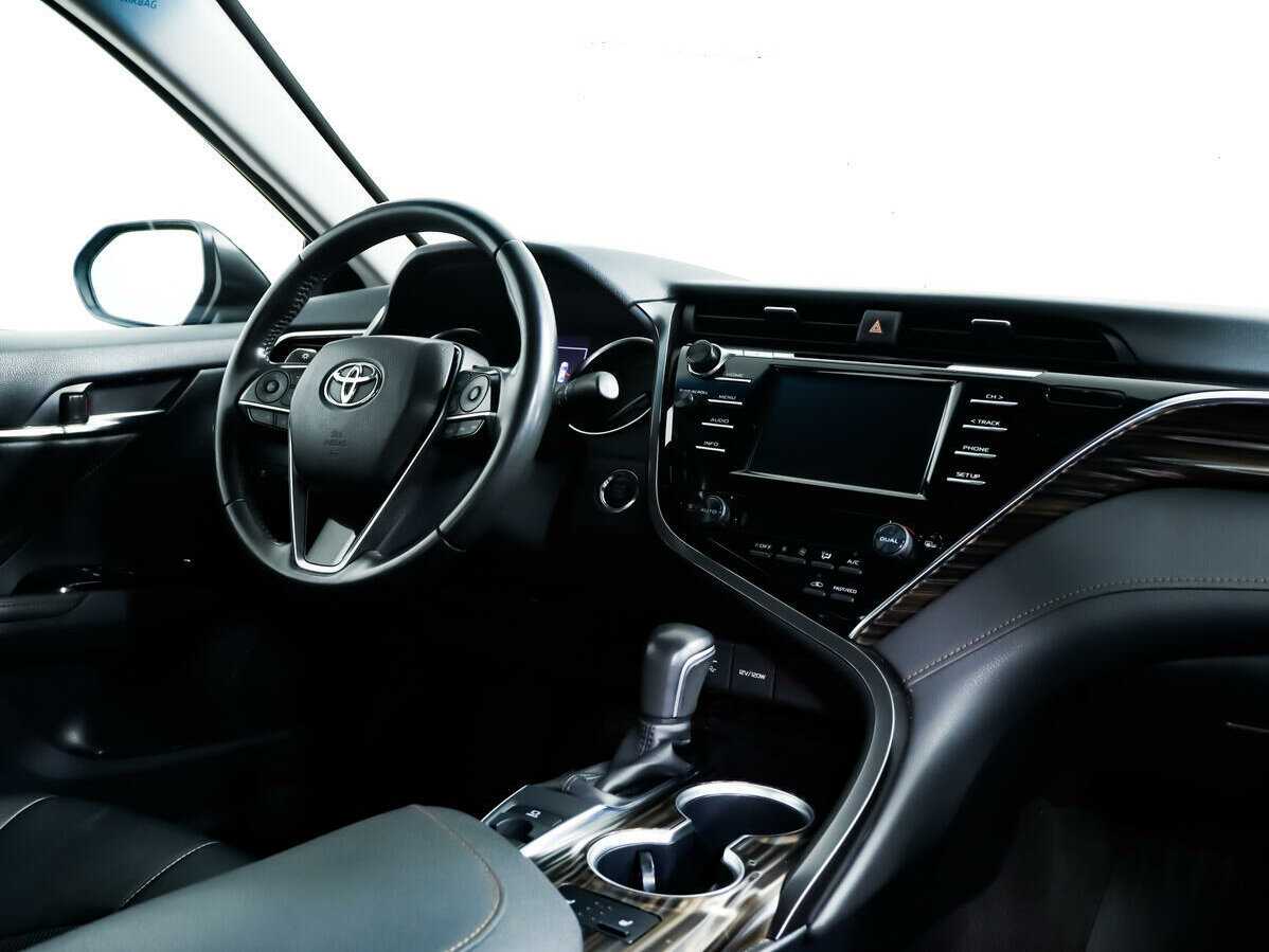 Toyota Camry с пробегом — 2020 год. Фото: #6
