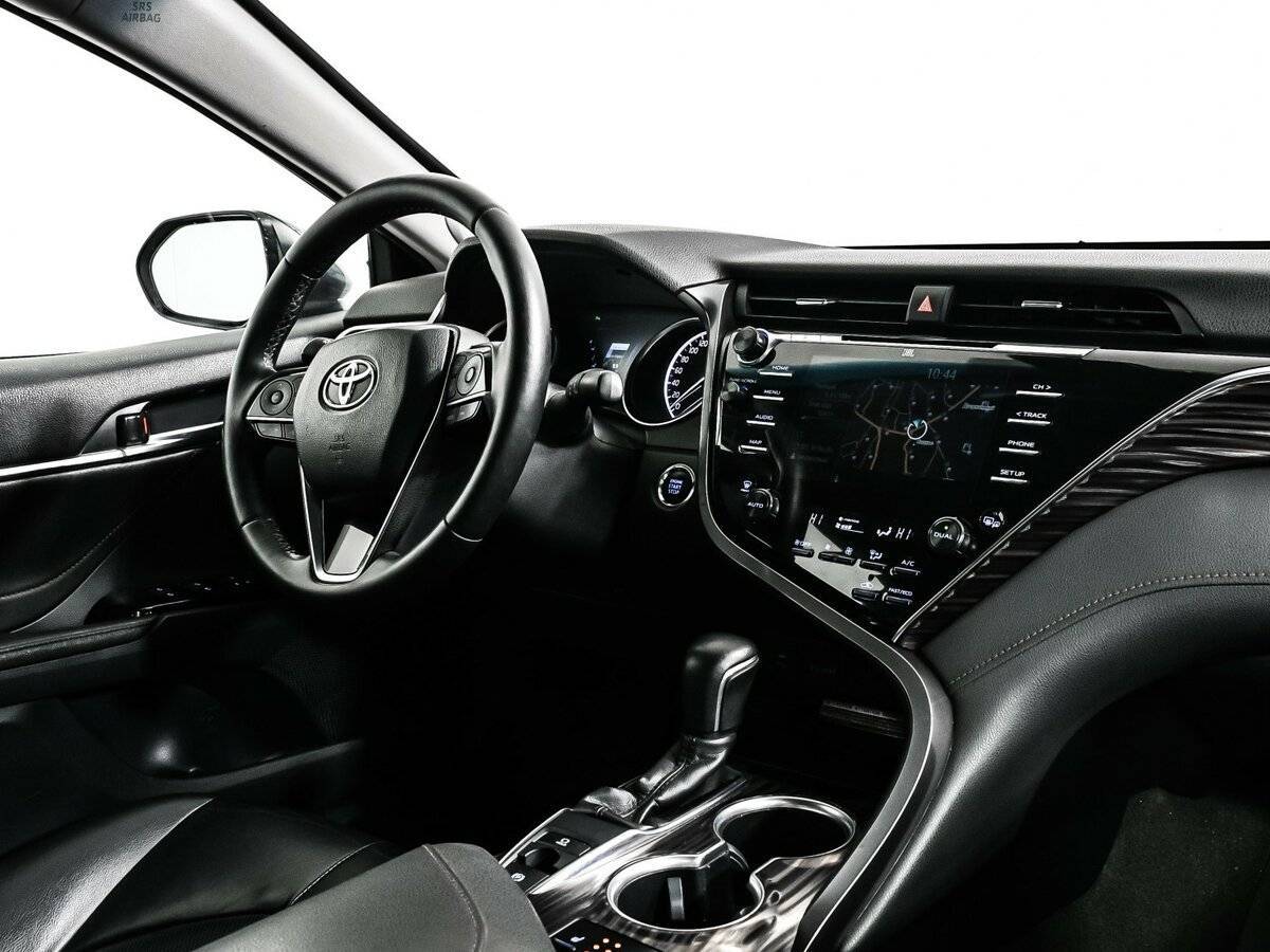 Toyota Camry с пробегом — 2019 год. Фото: #8