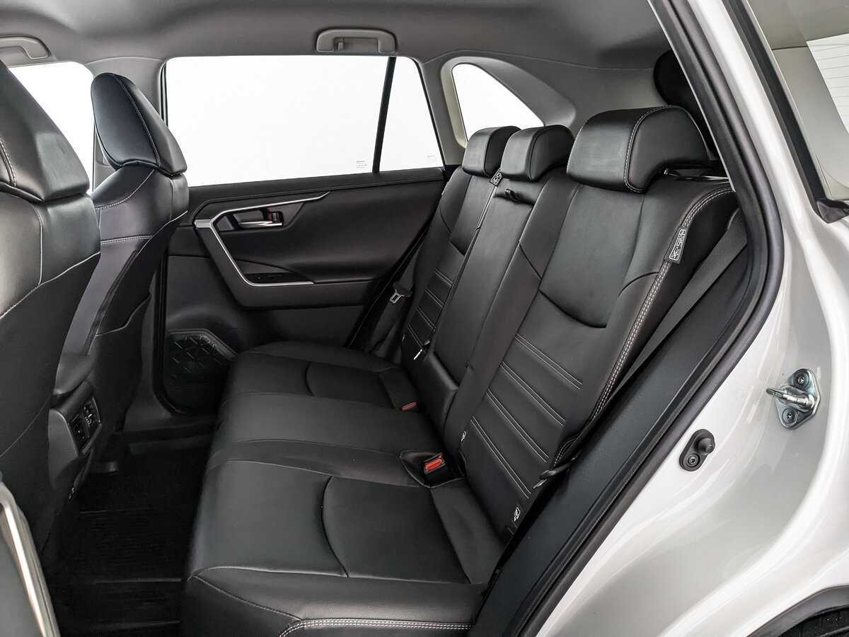 Toyota RAV4 с пробегом — 2021 год. Фото: #13