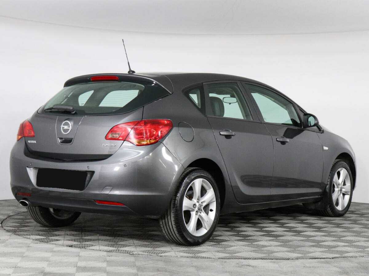 Opel Astra с пробегом — 2011 год. Фото: #4
