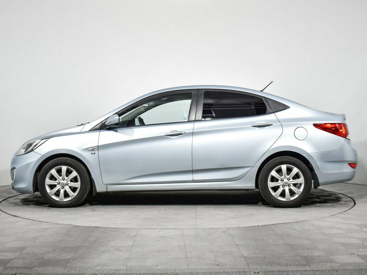 Hyundai Solaris с пробегом — 2011 год. Фото: #7
