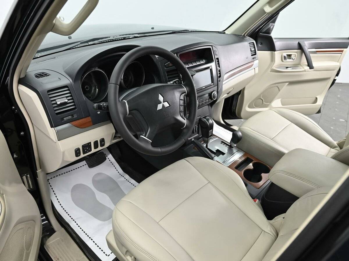 Mitsubishi Pajero с пробегом — 2008 год. Фото: #7