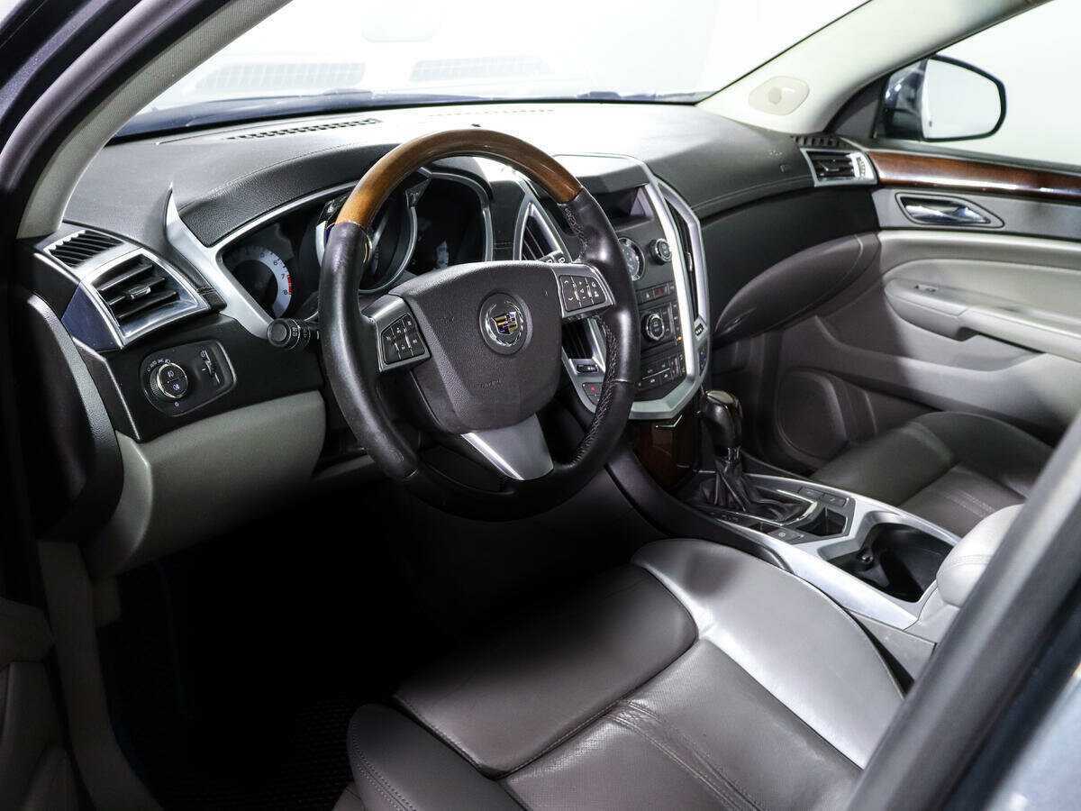 Cadillac SRX с пробегом — 2011 год. Фото: #11