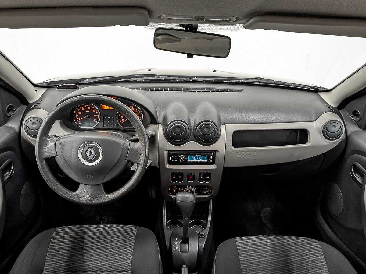 Renault Sandero с пробегом — 2012 год. Фото: #13