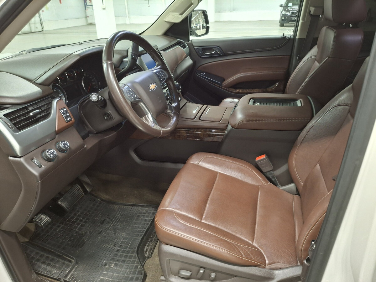 Chevrolet Tahoe с пробегом — 2015 год. Фото: #15
