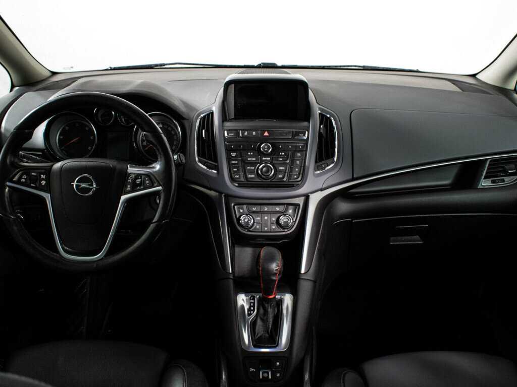 Opel Zafira с пробегом — 2012 год. Фото: #10