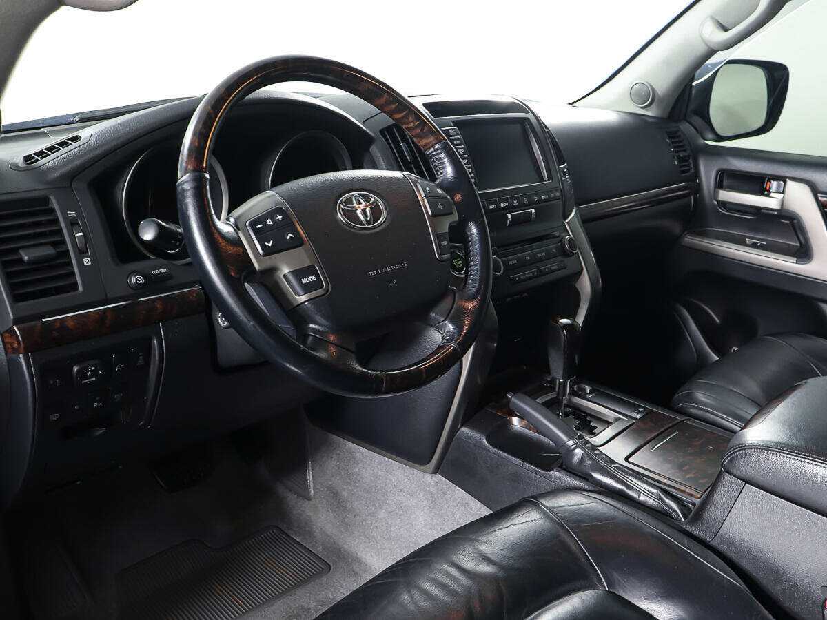 Toyota Land Cruiser с пробегом — 2011 год. Фото: #12